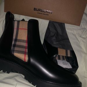 vintage check detail leather chelsea boots